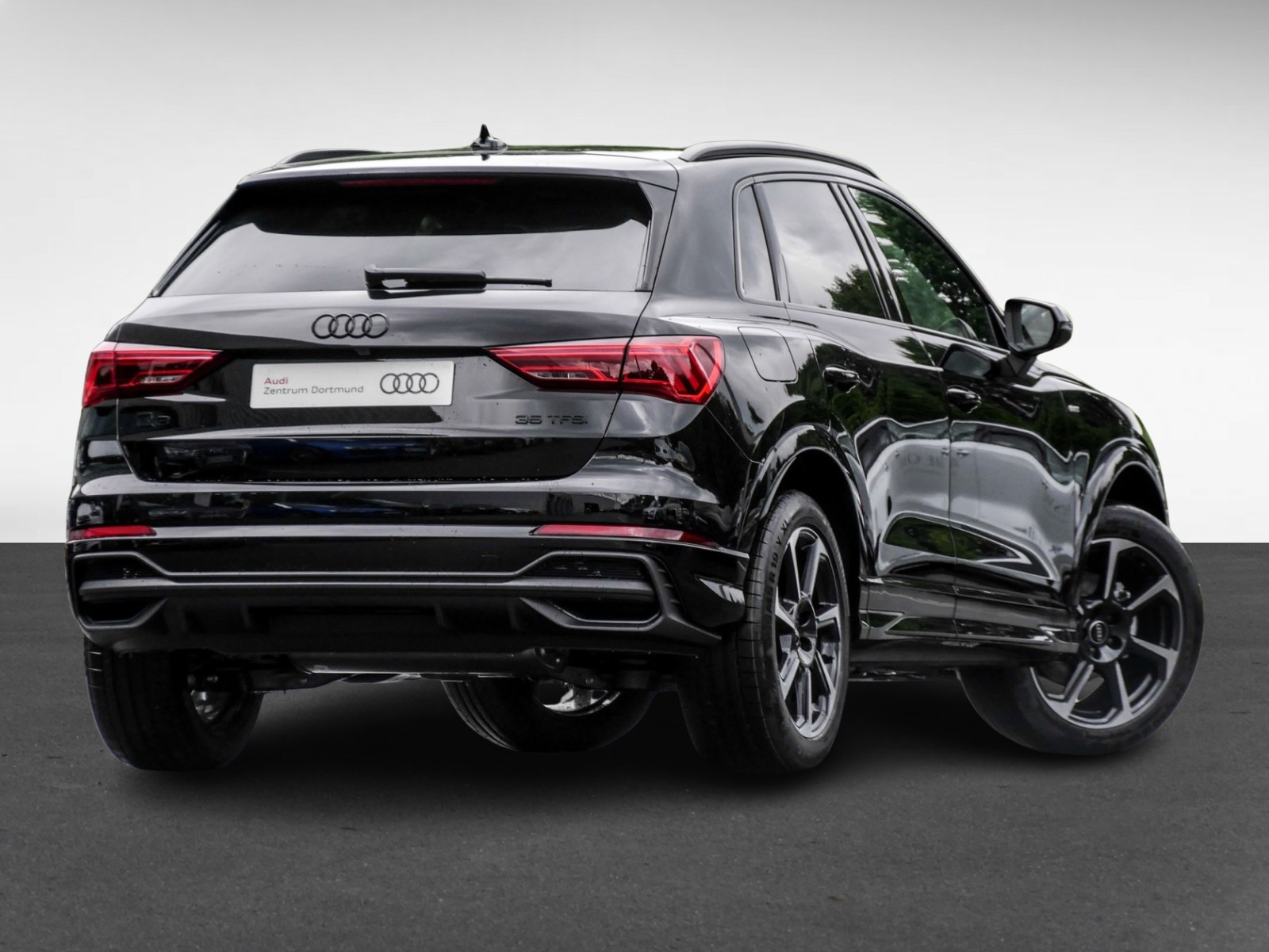 Audi Q3 35 TFSI S tronic S line business Navi+AHK+LED+SONOS+Assistenzpaket+