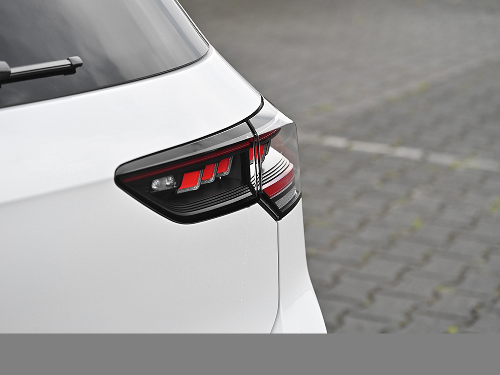 Volkswagen Golf 2.0 GTI BLACK STYLE H.KARDON ALU19