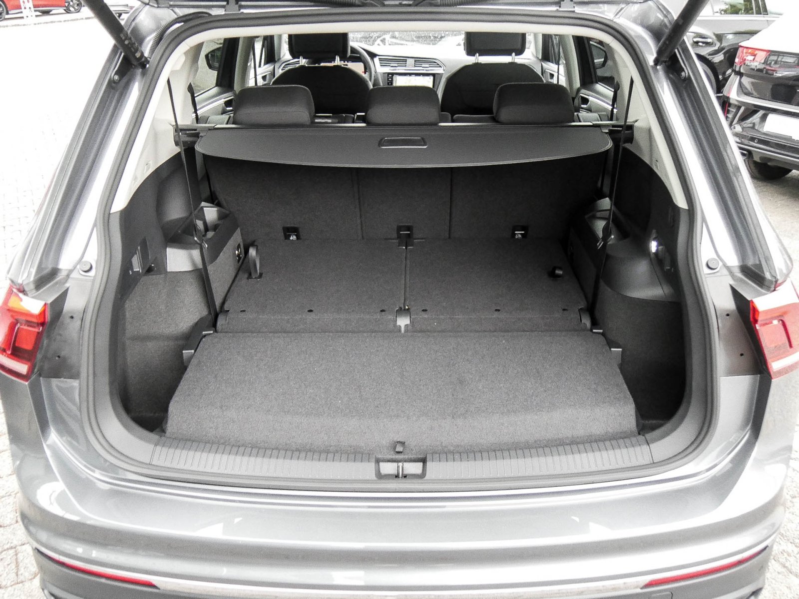 Volkswagen Tiguan Allspace 2.0 MOVE 4X4 7SITZE AHK CAM LM18