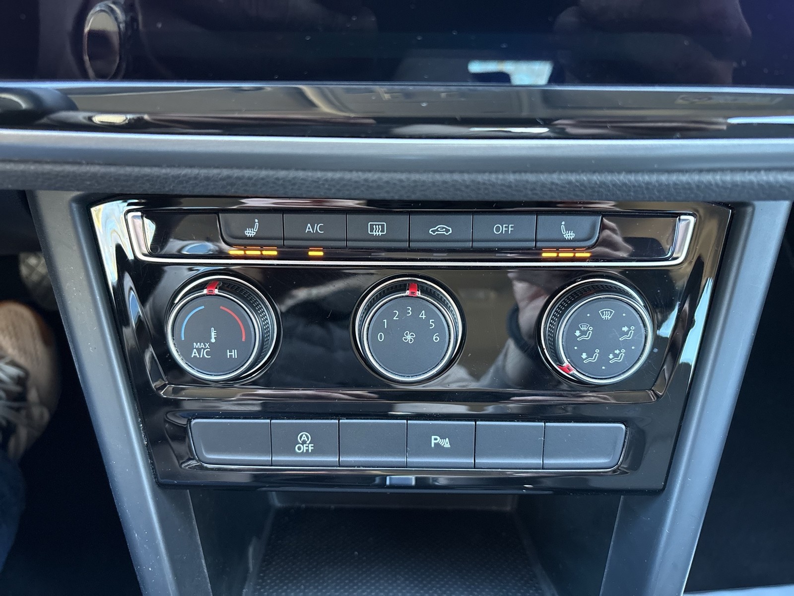 Volkswagen Touran 1.5 COMFORTLINE 7SITZE CAM CARPLAY SITZHZ