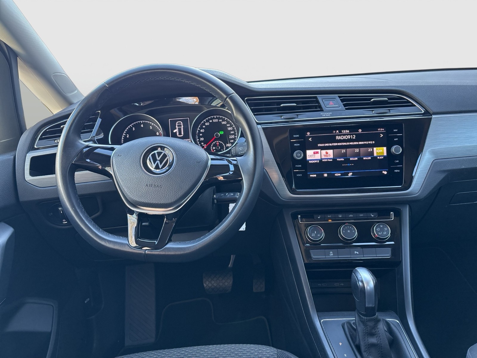 Volkswagen Touran 1.5 COMFORTLINE 7SITZE CAM CARPLAY SITZHZ