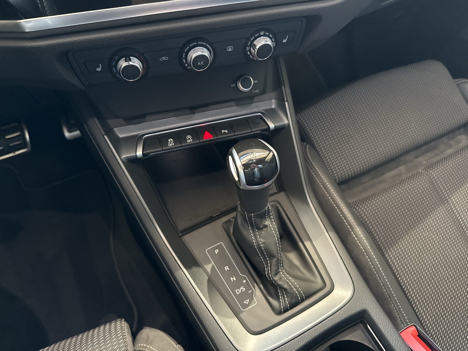 Audi Q3 35 quattro S LINE BLACKPAK AHK ACC LM20 NAVI+