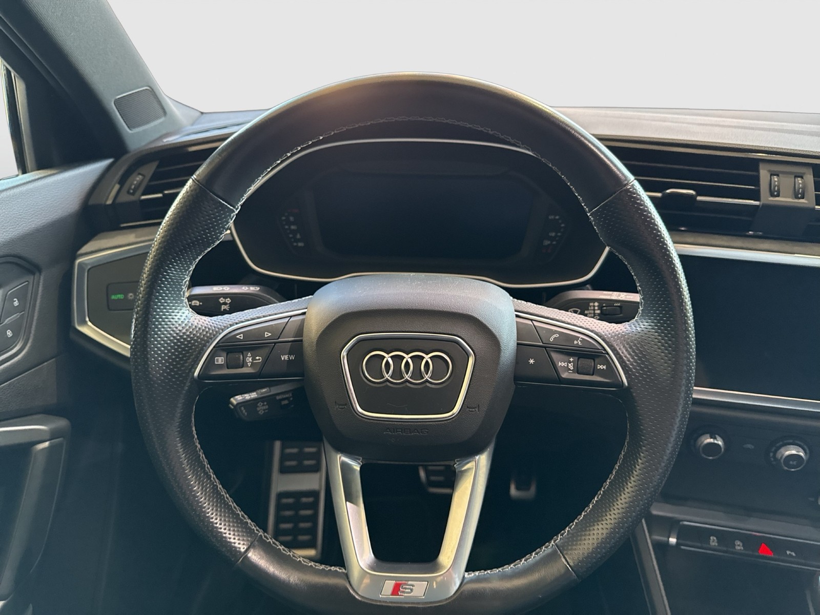 Audi Q3 35 quattro S LINE BLACKPAK AHK ACC LM20 NAVI+