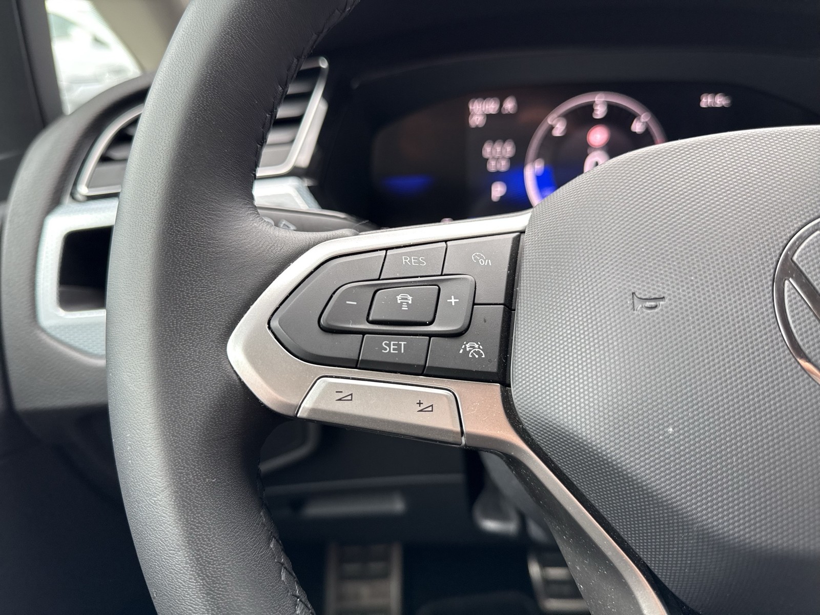 Volkswagen Touran 2.0 GOAL 7SITZE AHK ACC E-KLAPPE NAVI ALU