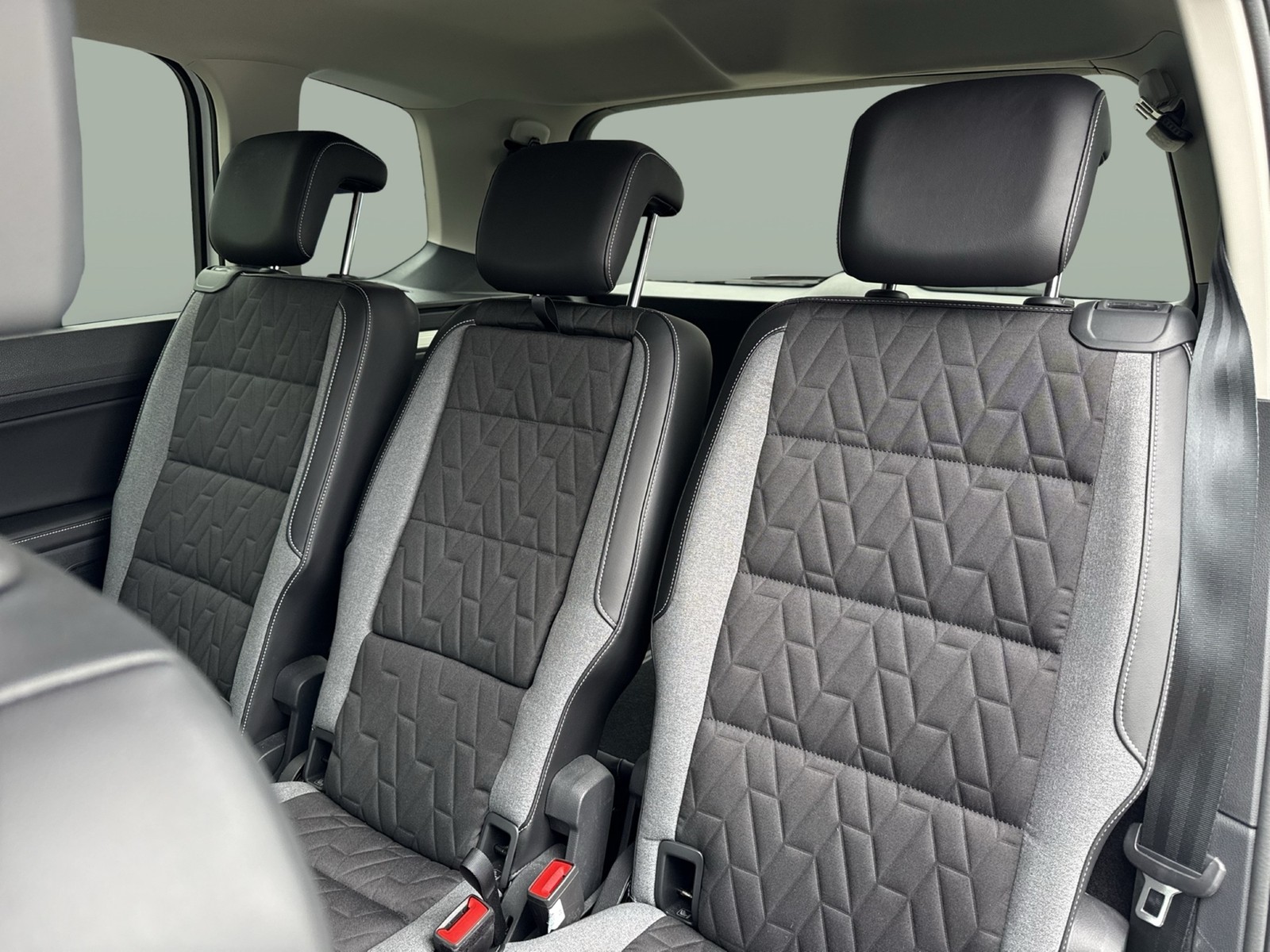 Volkswagen Touran 2.0 GOAL 7SITZE AHK ACC E-KLAPPE NAVI ALU