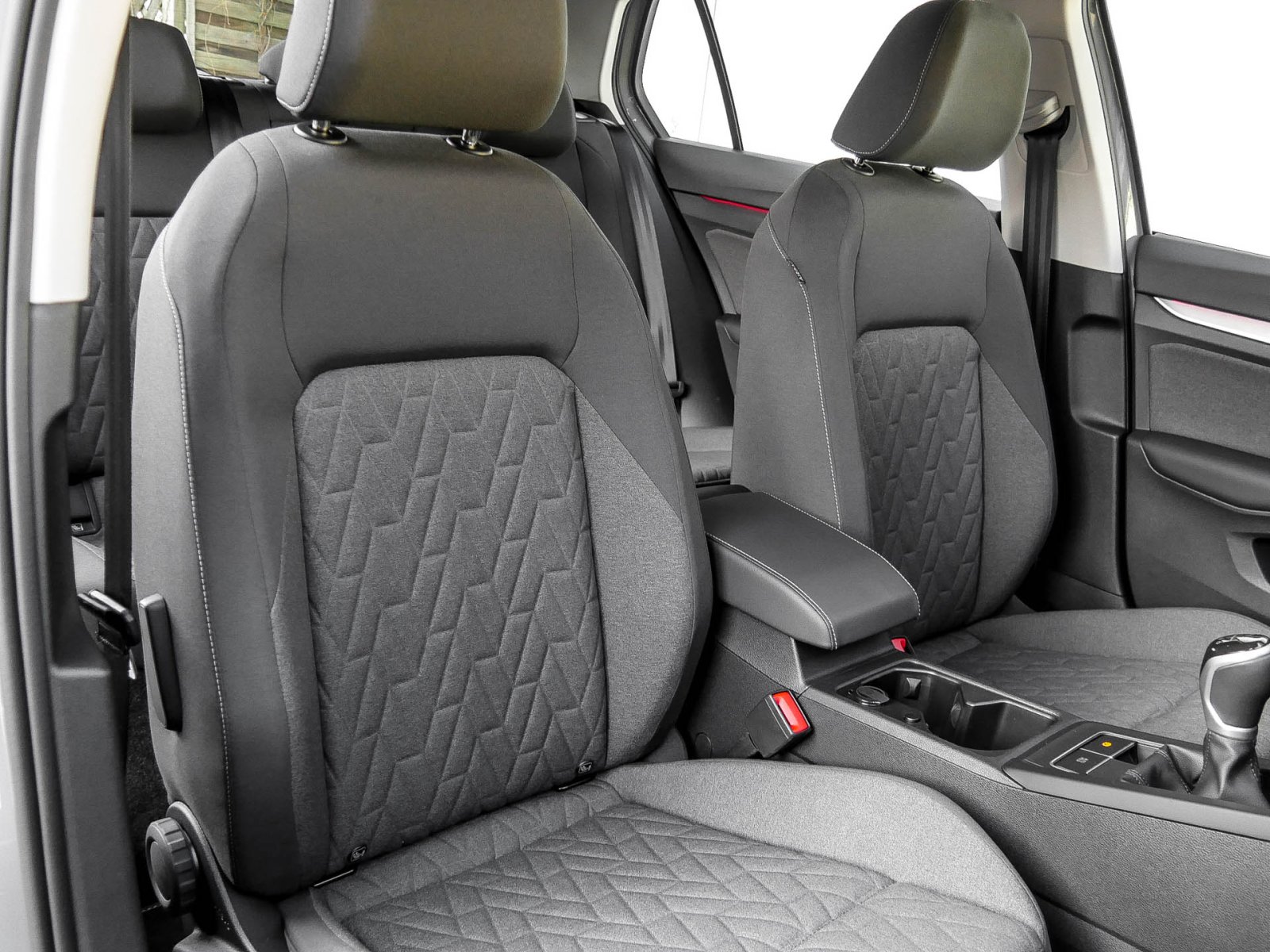 Volkswagen Golf VIII 1.5 LIFE ACC SITZHZ. CARPLAY/ANDROIDA.