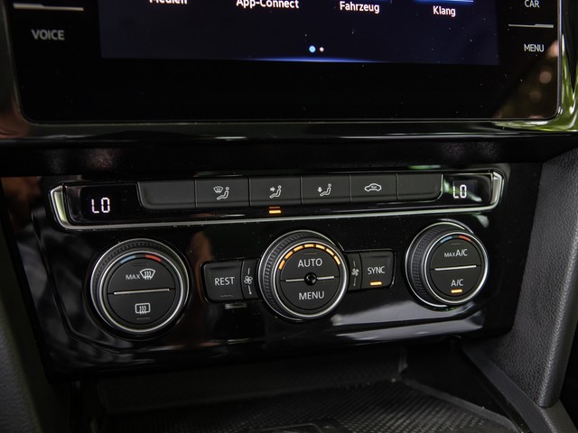 Volkswagen Passat Variant 1.5 BUSINESS AHK ACC ALU NAVI LED