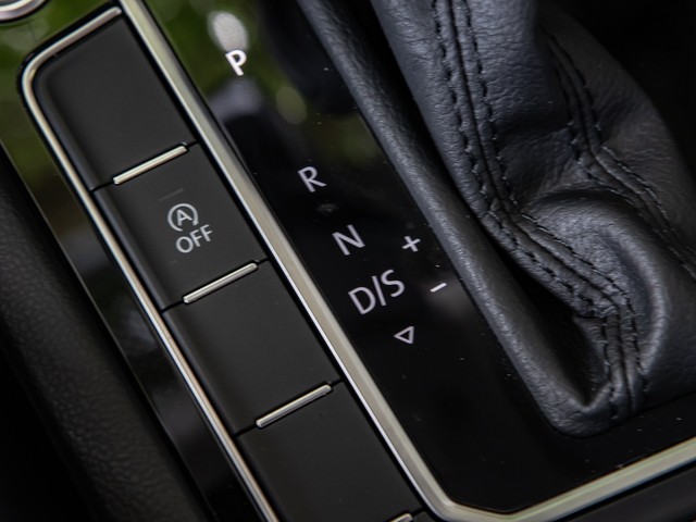 Volkswagen Passat Variant 1.5 BUSINESS AHK ACC ALU NAVI LED