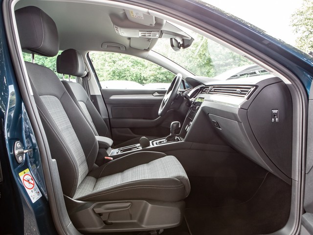 Volkswagen Passat Variant 1.5 BUSINESS AHK ACC ALU NAVI LED