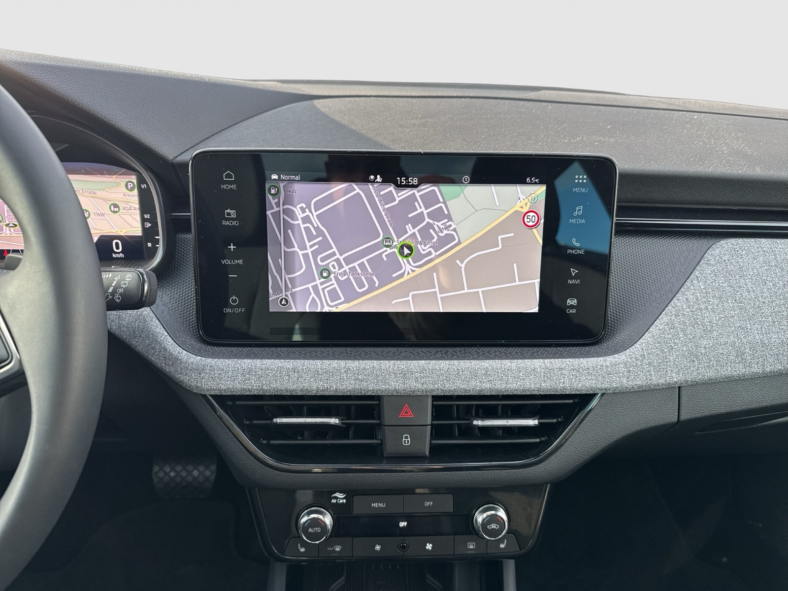 Skoda Kamiq 1.5 TOUR BLACKPACKAGE PANO AHK CAM EKLAPPE