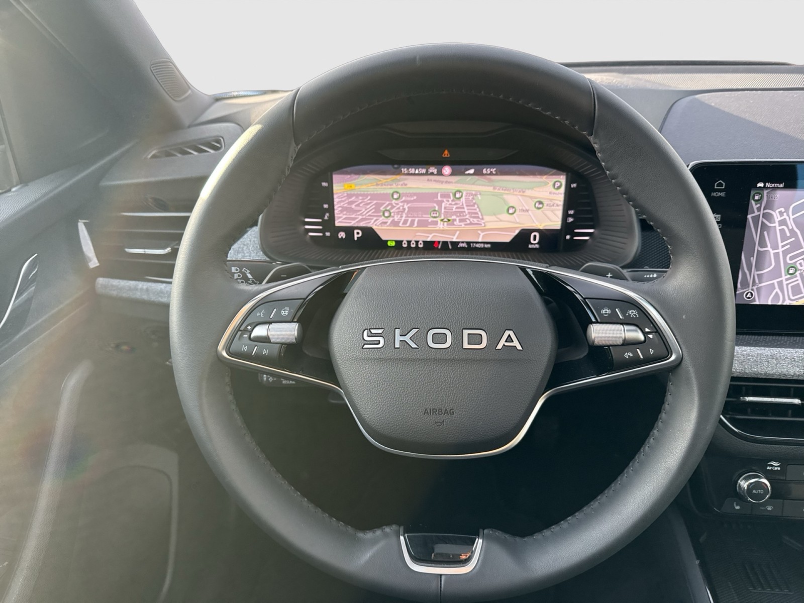 Skoda Kamiq 1.5 TOUR BLACKPACKAGE PANO AHK CAM EKLAPPE