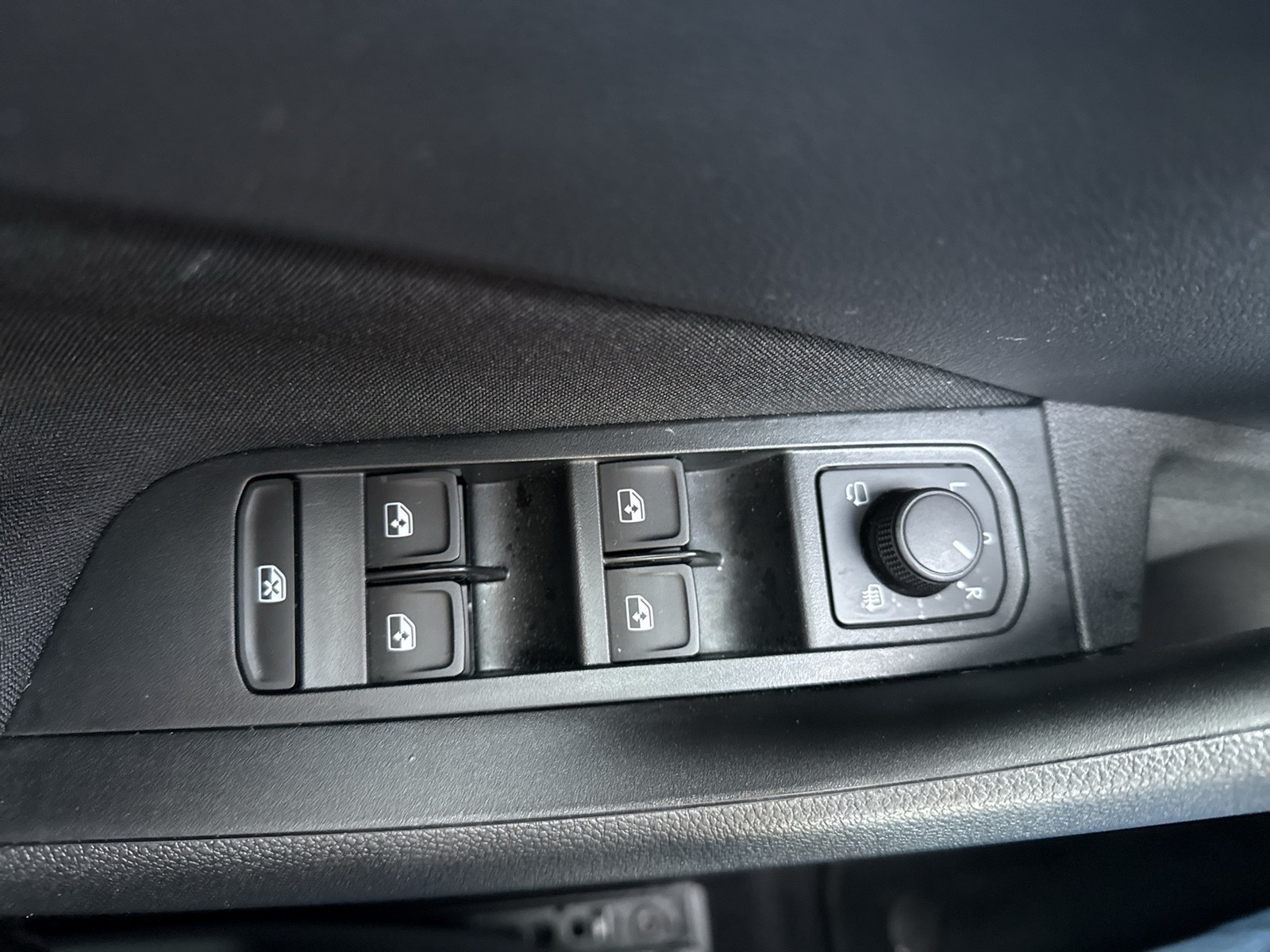 Skoda Kamiq 1.5 TOUR BLACKPACKAGE PANO AHK CAM EKLAPPE