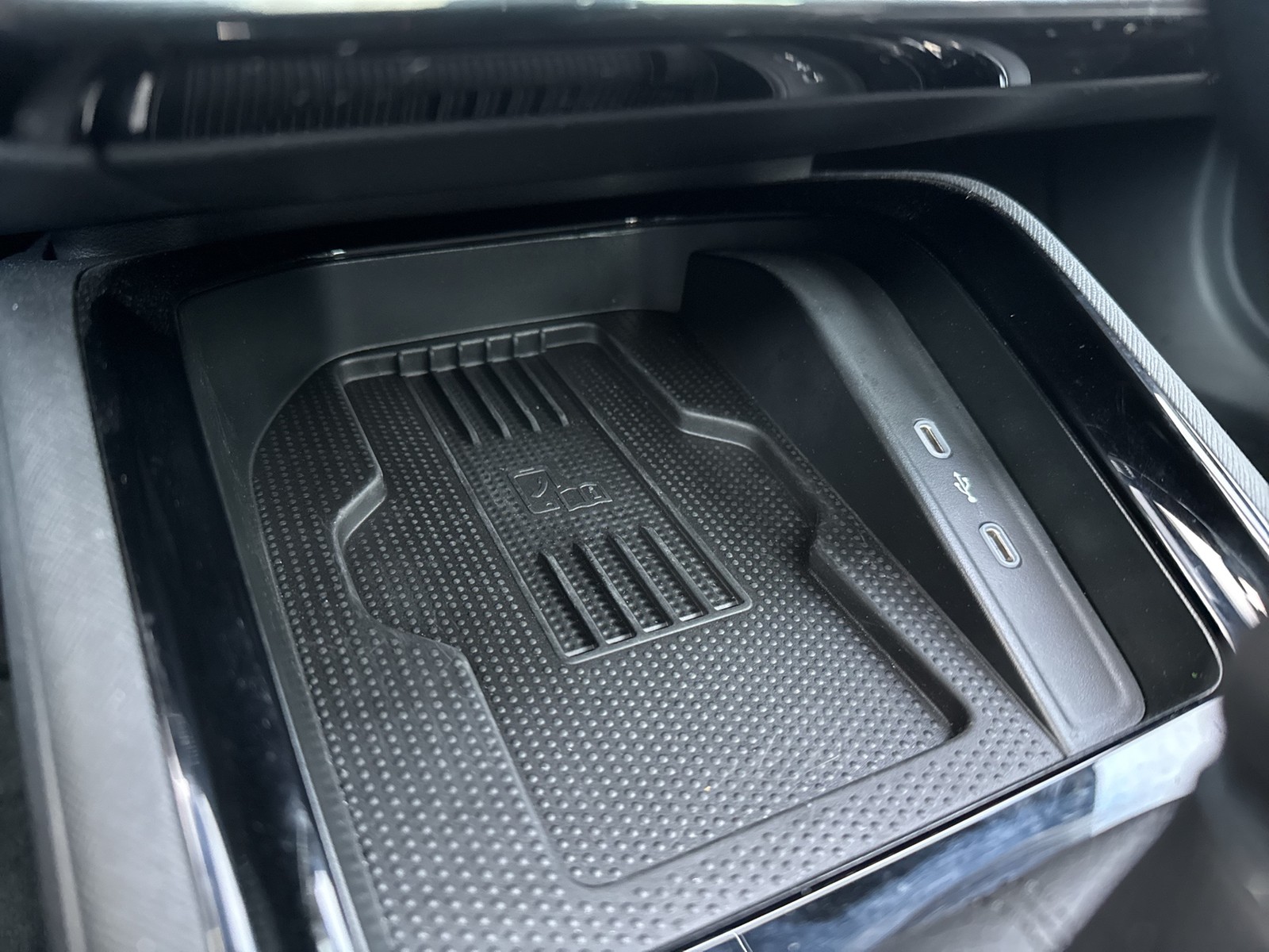 Skoda Kamiq 1.5 TOUR BLACKPACKAGE PANO AHK CAM EKLAPPE