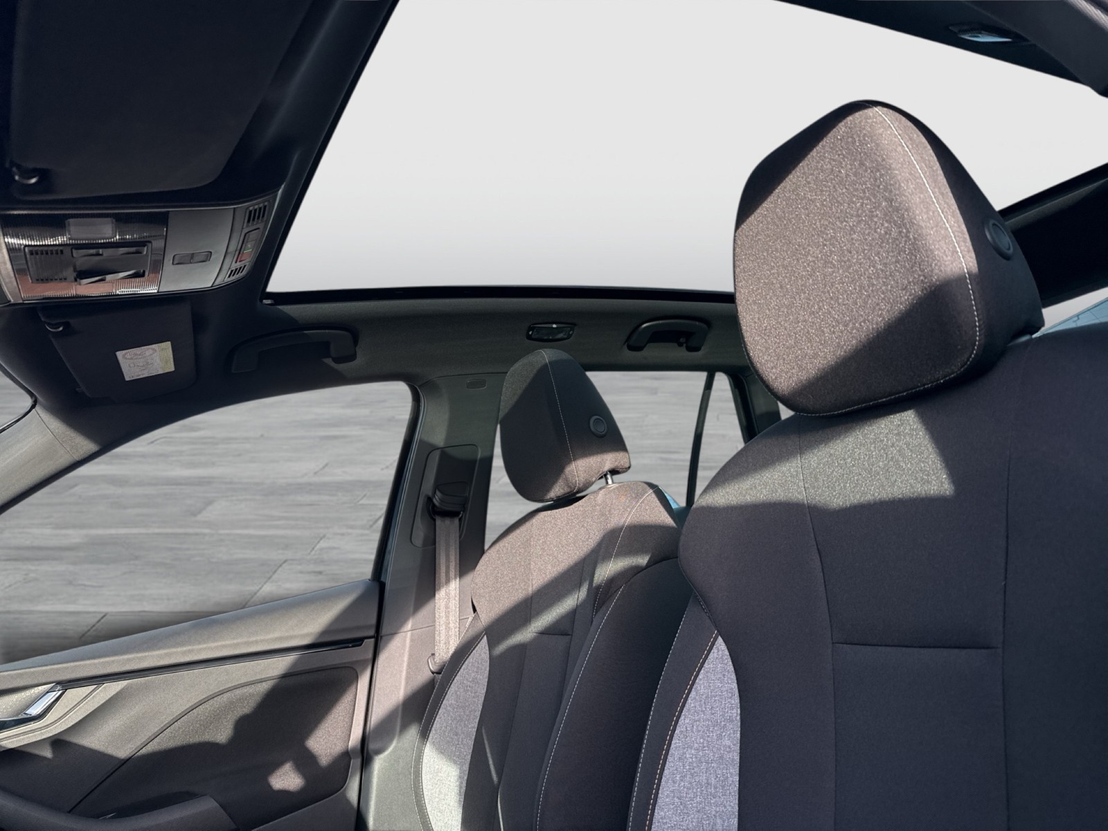 Skoda Kamiq 1.5 TOUR BLACKPACKAGE PANO AHK CAM EKLAPPE