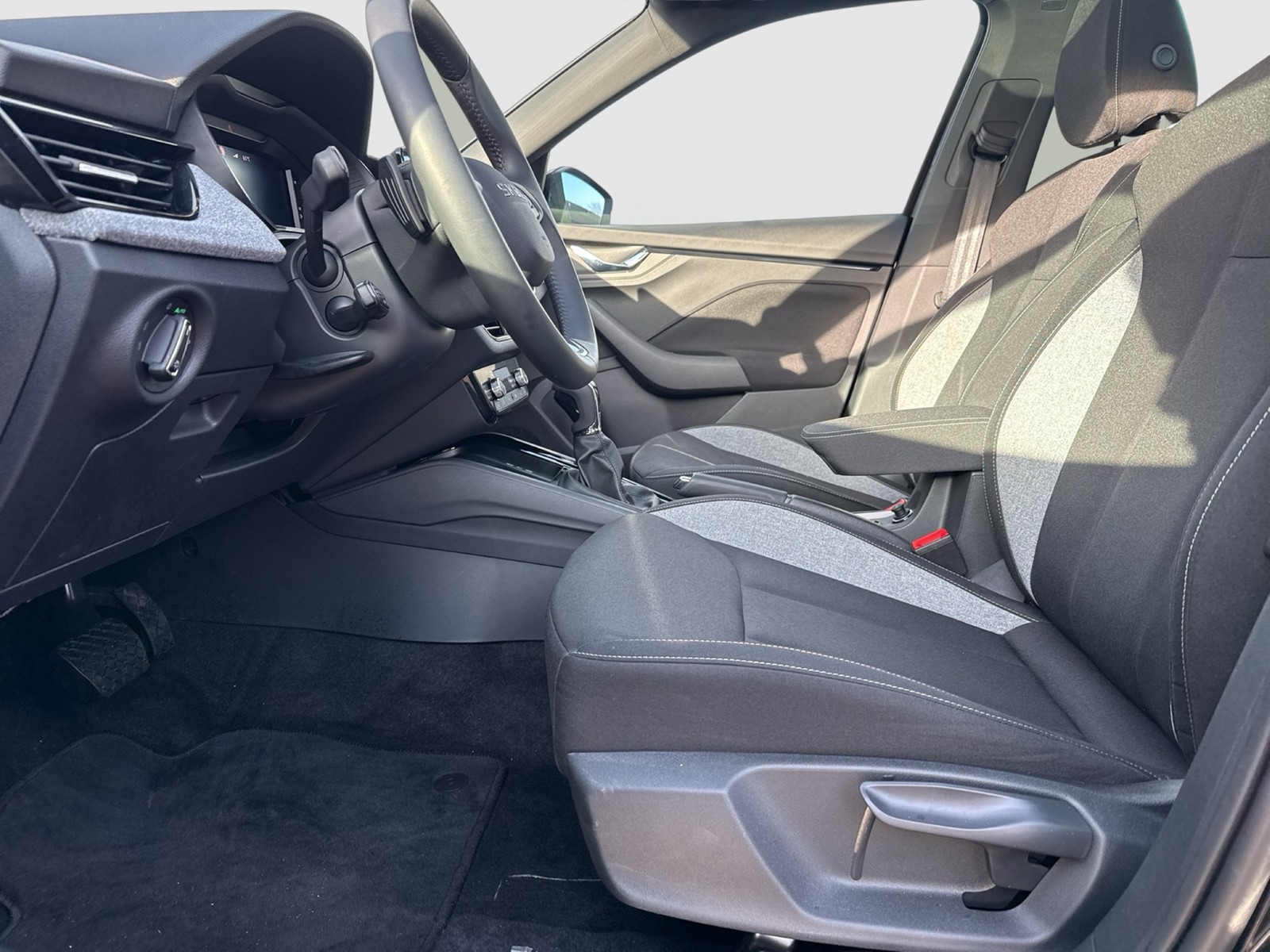 Skoda Kamiq 1.5 TOUR BLACKPACKAGE PANO AHK CAM EKLAPPE