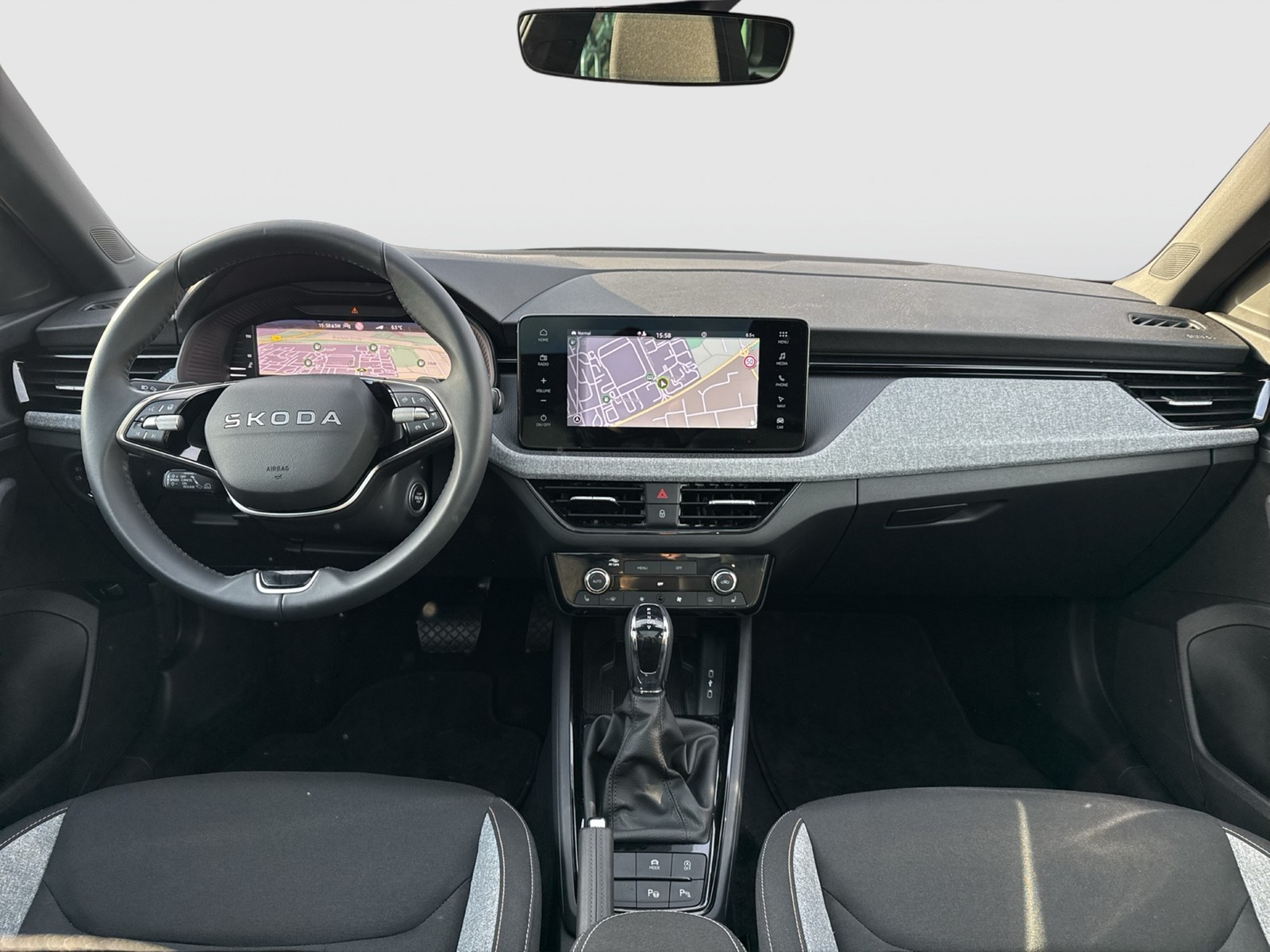 Skoda Kamiq 1.5 TOUR BLACKPACKAGE PANO AHK CAM EKLAPPE