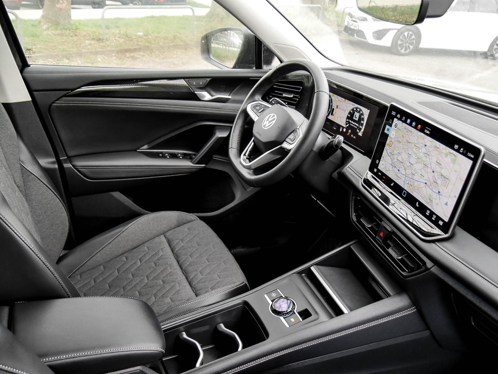 Volkswagen Tiguan 1.5 LIFE NEUESMODELL AHK CAM ACC LM17 NAVI