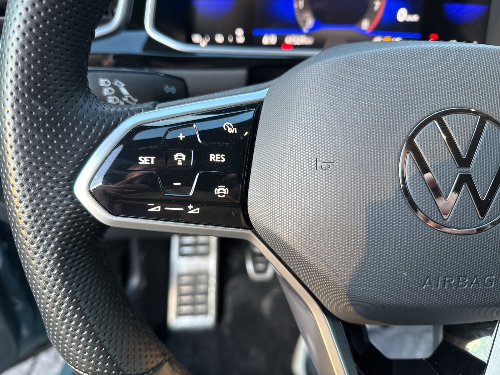 Volkswagen T-Roc 1.0 R-LINE CAM ACC NAVI LED+ CARPLAY LM17