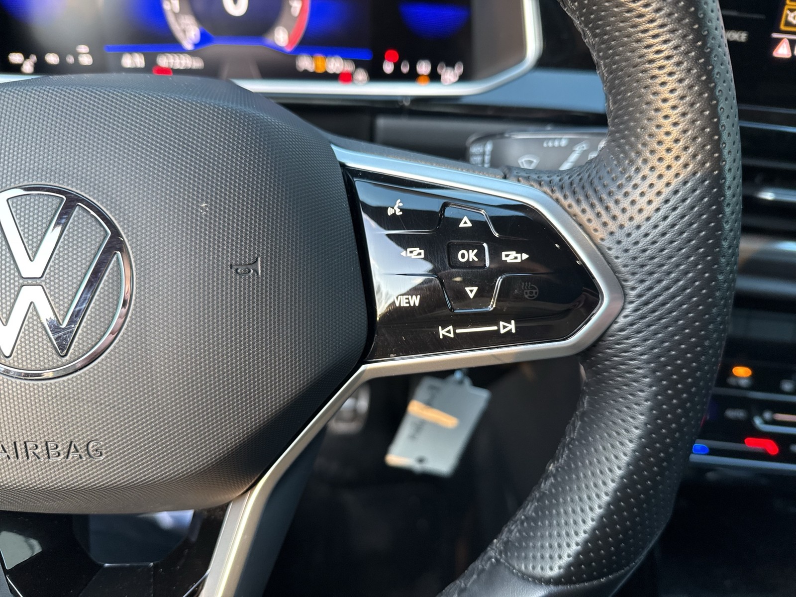 Volkswagen T-Roc 1.0 R-LINE CAM ACC NAVI LED+ CARPLAY LM17