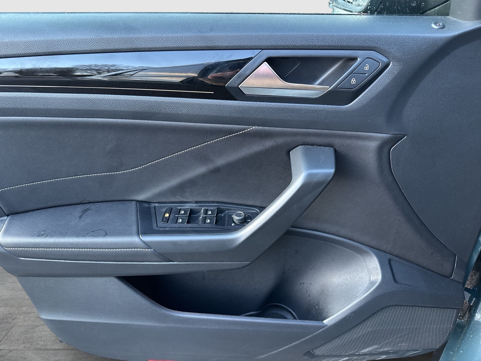 Volkswagen T-Roc 1.0 R-LINE CAM ACC NAVI LED+ CARPLAY LM17