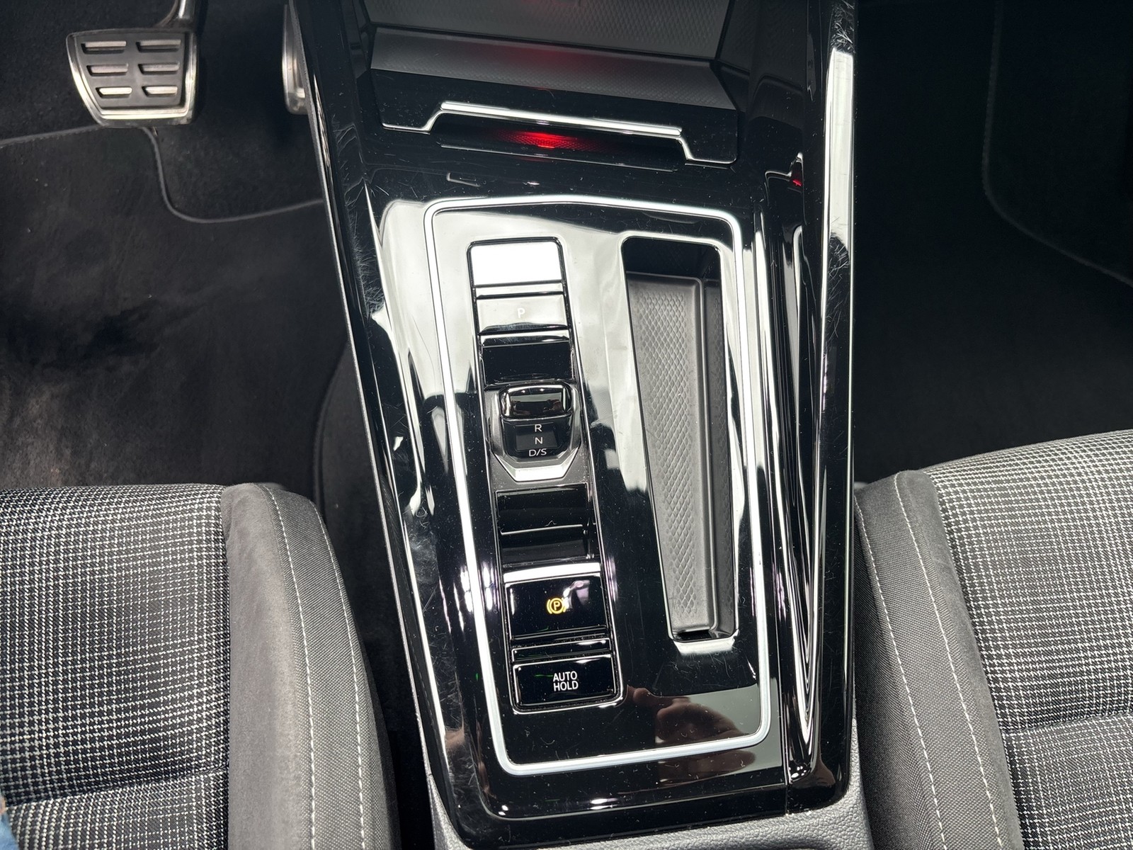 Volkswagen Golf 2.0 GTD ALU19 PANO H.KARDON MATRIX BLACK