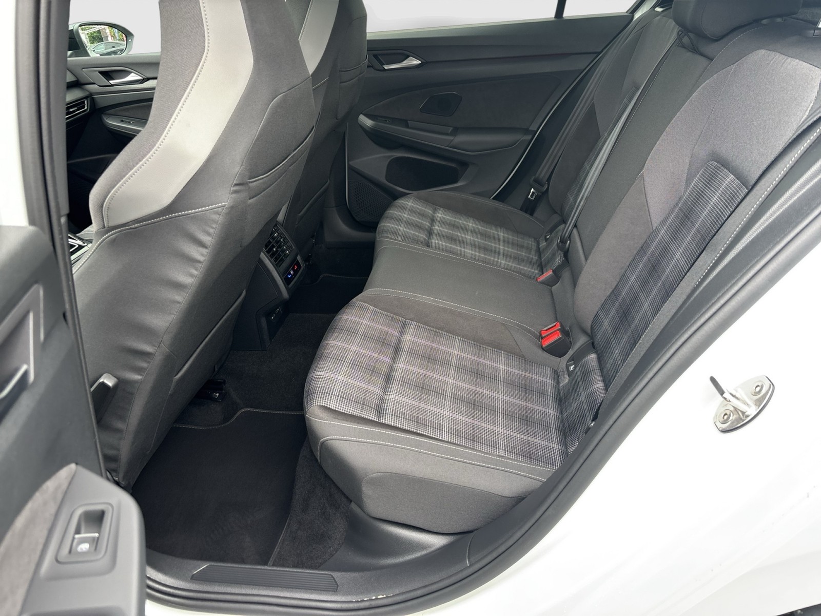 Volkswagen Golf 2.0 GTD ALU19 PANO H.KARDON MATRIX BLACK