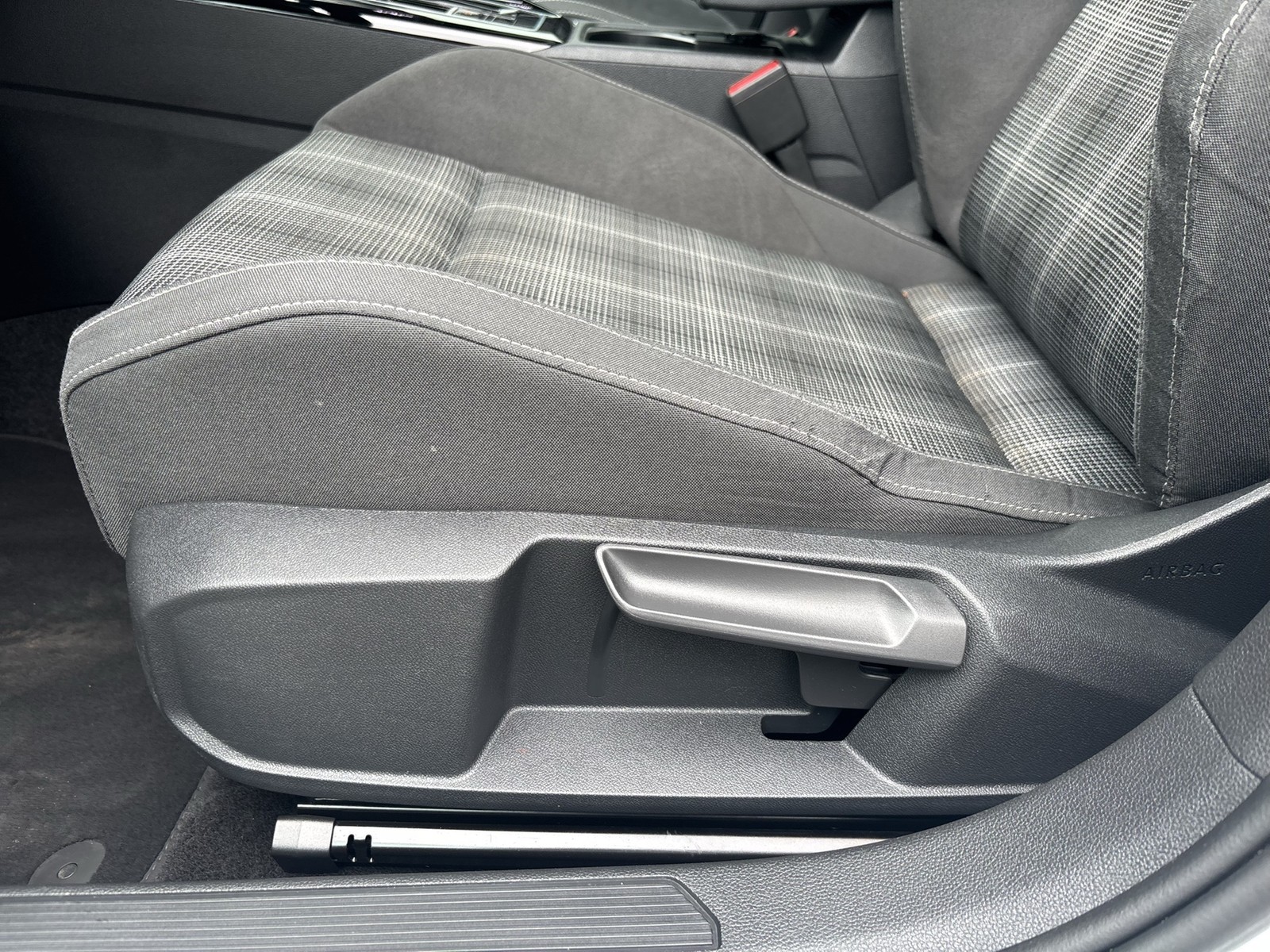 Volkswagen Golf 2.0 GTD ALU19 PANO H.KARDON MATRIX BLACK