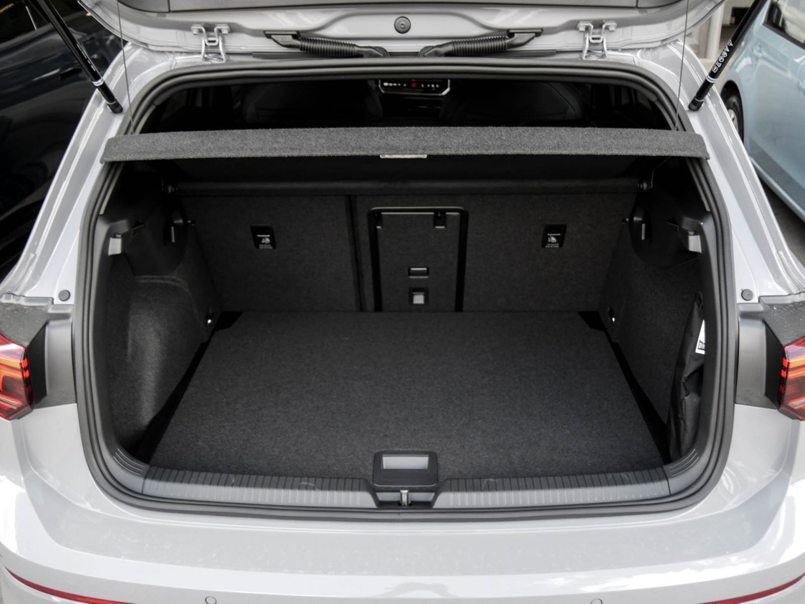 Volkswagen Golf 1.5 R-LINE DSG
