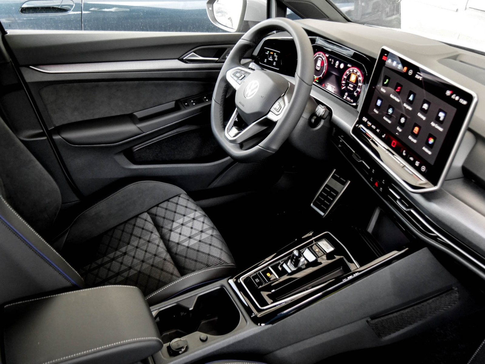 Volkswagen Golf 1.5 R-LINE DSG