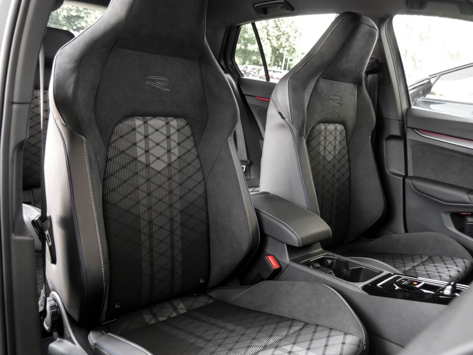 Volkswagen Golf 1.5 R-LINE DSG