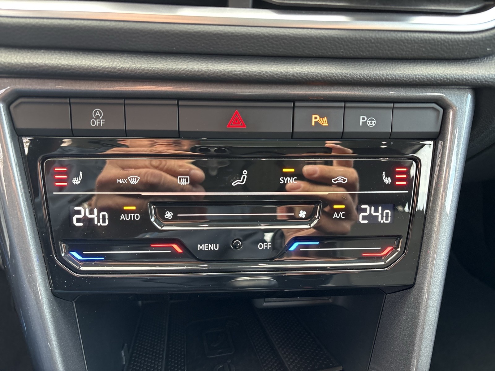 Volkswagen T-Roc 1.0 STYLE PANO AHK CAM ACC LM17 NAVI LED+