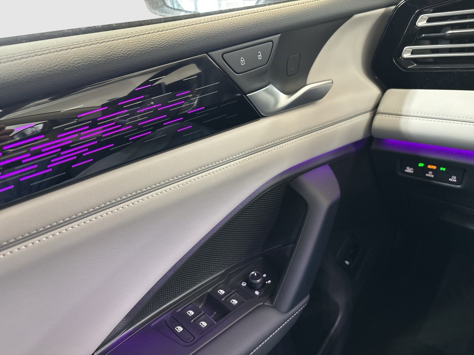 Volkswagen Tiguan 2.0 ELEGANCE 4X4 AHK KAMERA