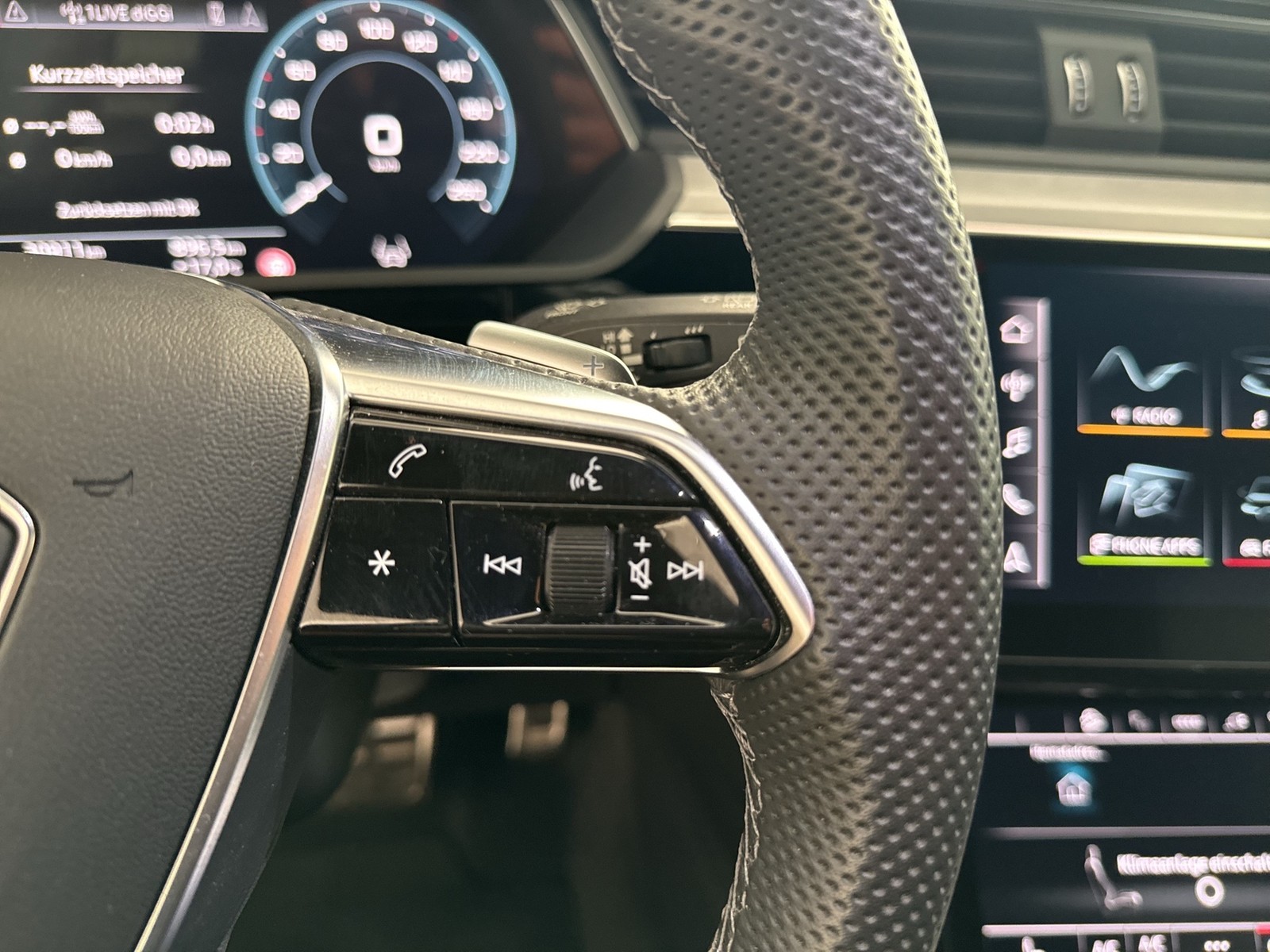 Audi Q8 e-tron 55 Qu. S LINE PANO AHK digitalMATRIX