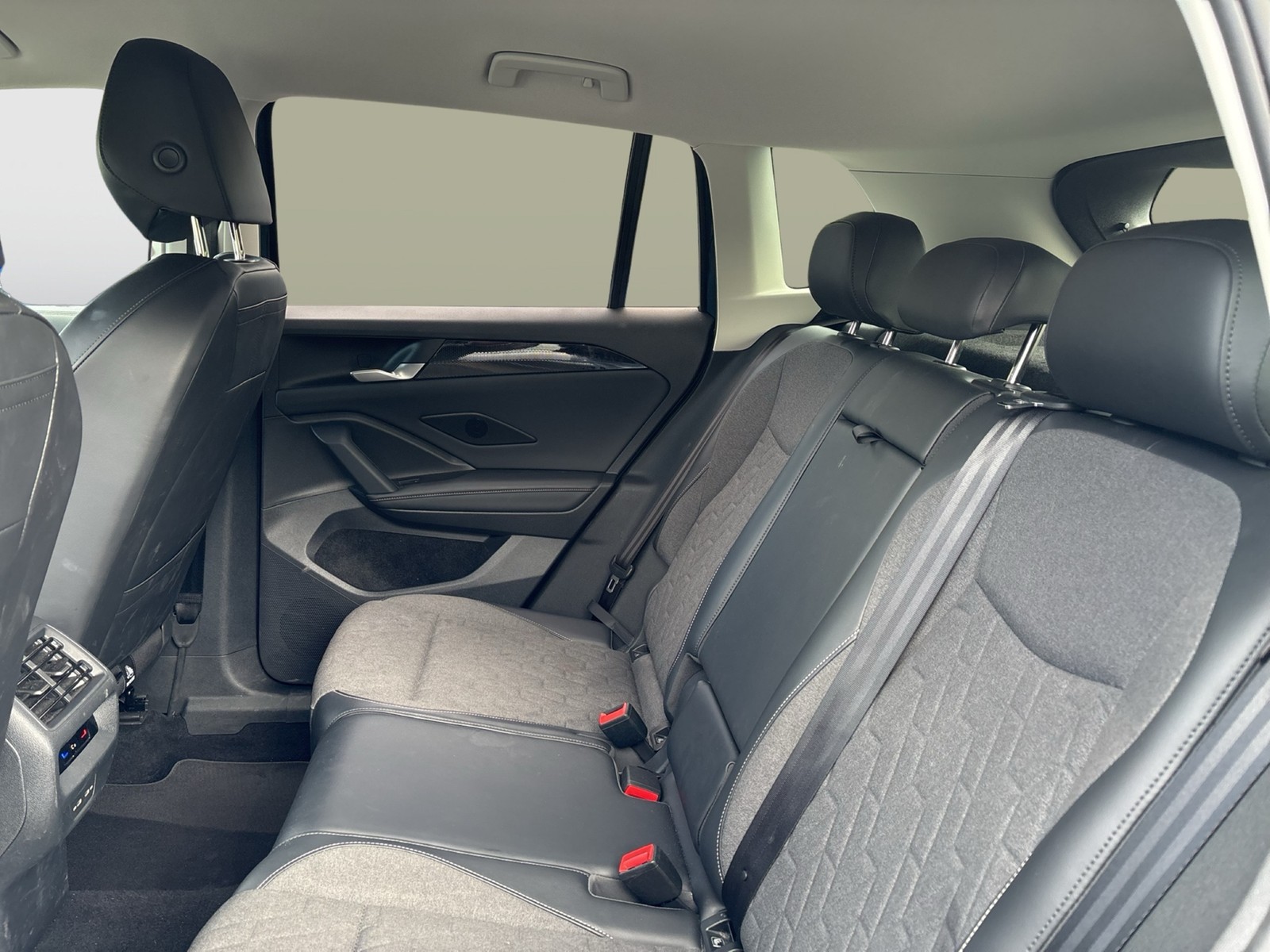 Volkswagen Tiguan 1.5 HYBRID LIFE NAVI AHK KAMERA