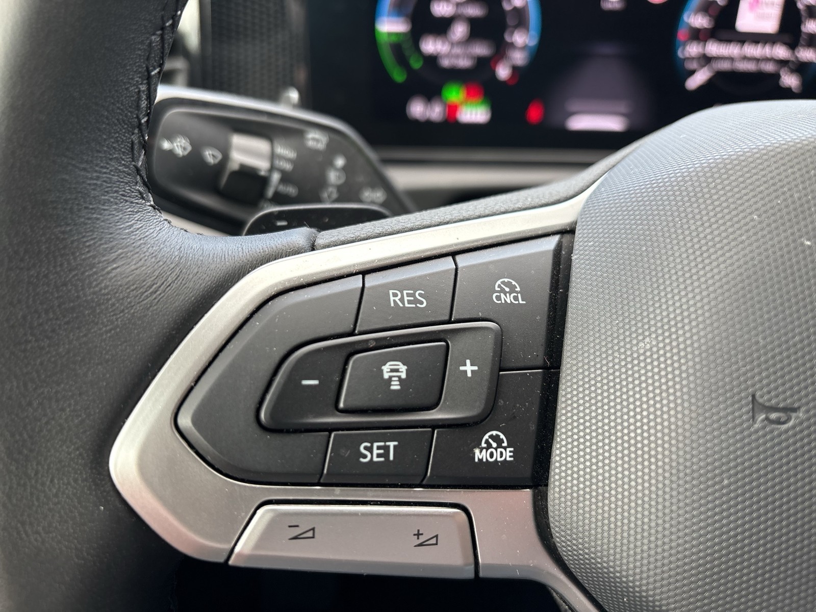 Volkswagen Tiguan 1.5 HYBRID LIFE NAVI AHK KAMERA