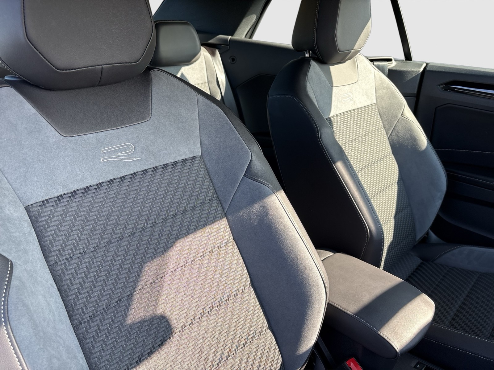 Volkswagen T-Roc Cabriolet 1.5 R-LINE NAVI AHK ACC