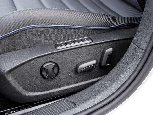 Volkswagen Golf VIII2.0 R 20 YEARS 4X4 AKRAPOVIC LEDER LM19