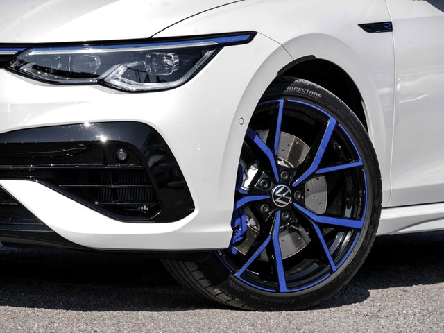 Volkswagen Golf VIII2.0 R 20 YEARS 4X4 AKRAPOVIC LEDER LM19