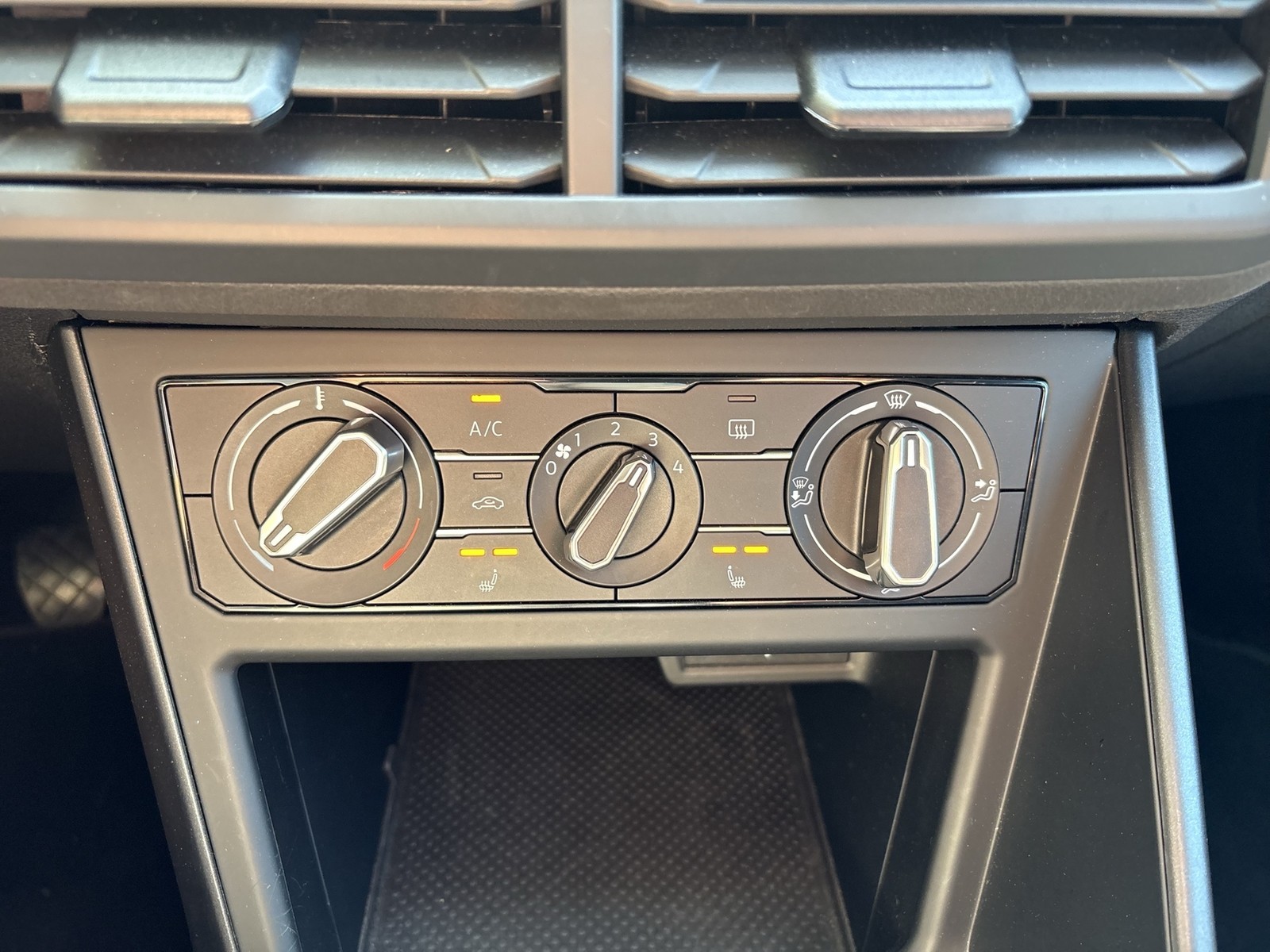 Volkswagen Polo 1.0 FRESH CARPLAY SITZHZ TEMPOMAT EINPARKH.