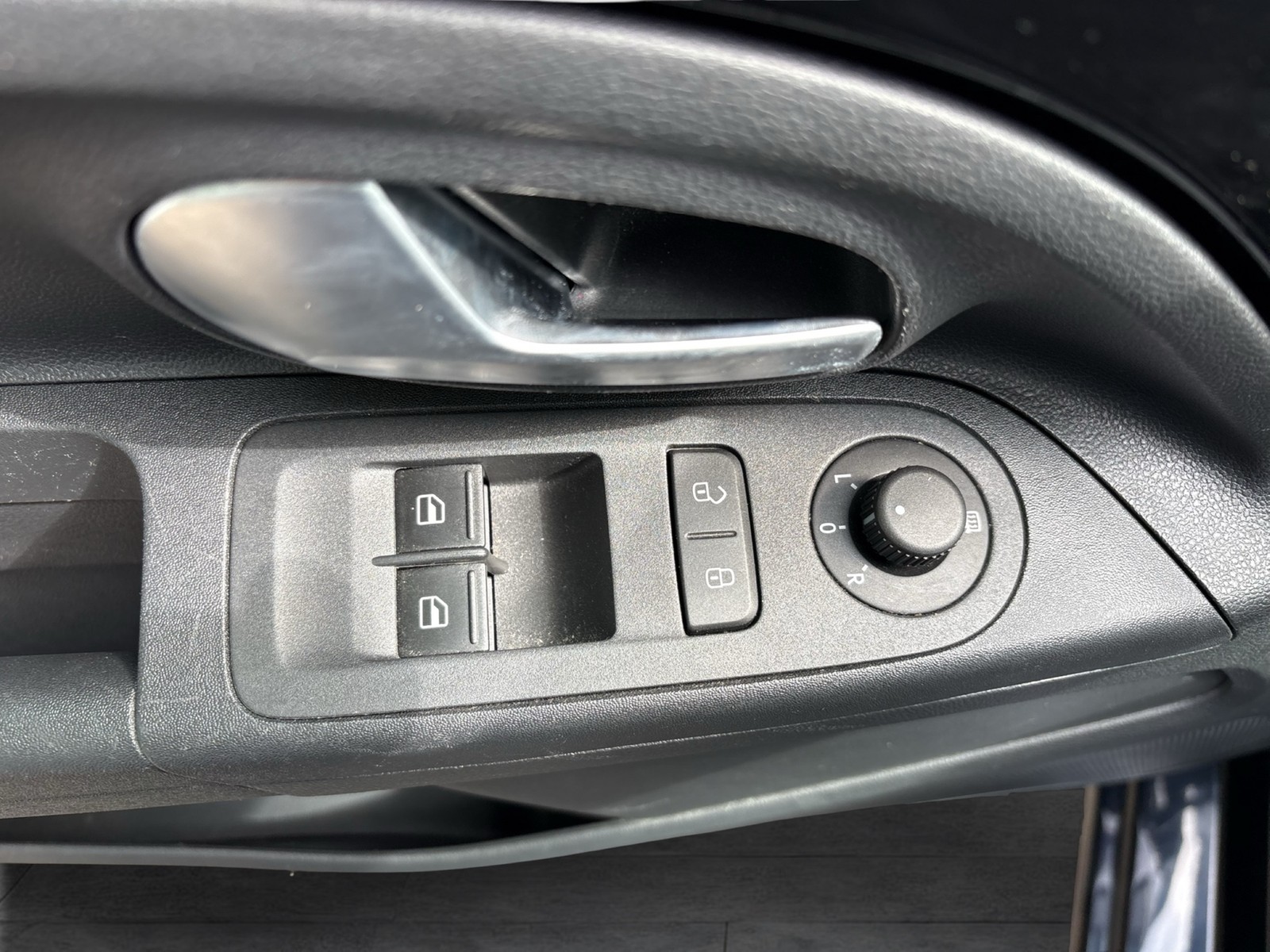 Volkswagen up! 1.0 4TÜREN CAM SITZHEIZUNG EINPARKHILFE DAB+