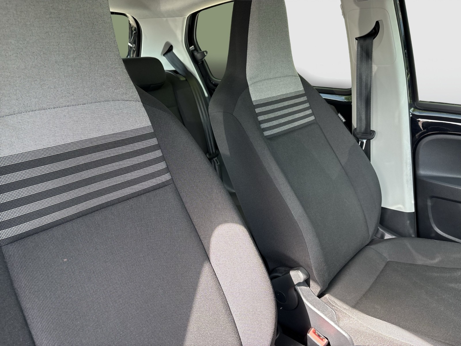 Volkswagen up! 1.0 4TÜREN CAM SITZHEIZUNG EINPARKHILFE DAB+