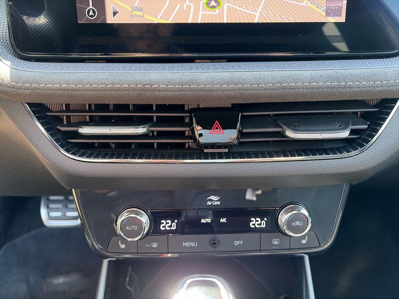 Skoda Fabia 1.5 STYLE AHK CAM ACC LM17 NAVI CARPLAY