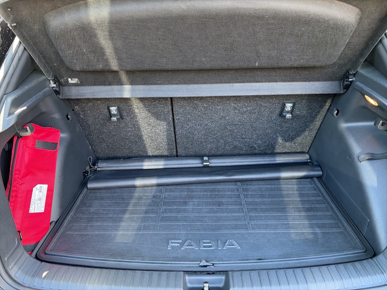 Skoda Fabia 1.5 STYLE AHK CAM ACC LM17 NAVI CARPLAY
