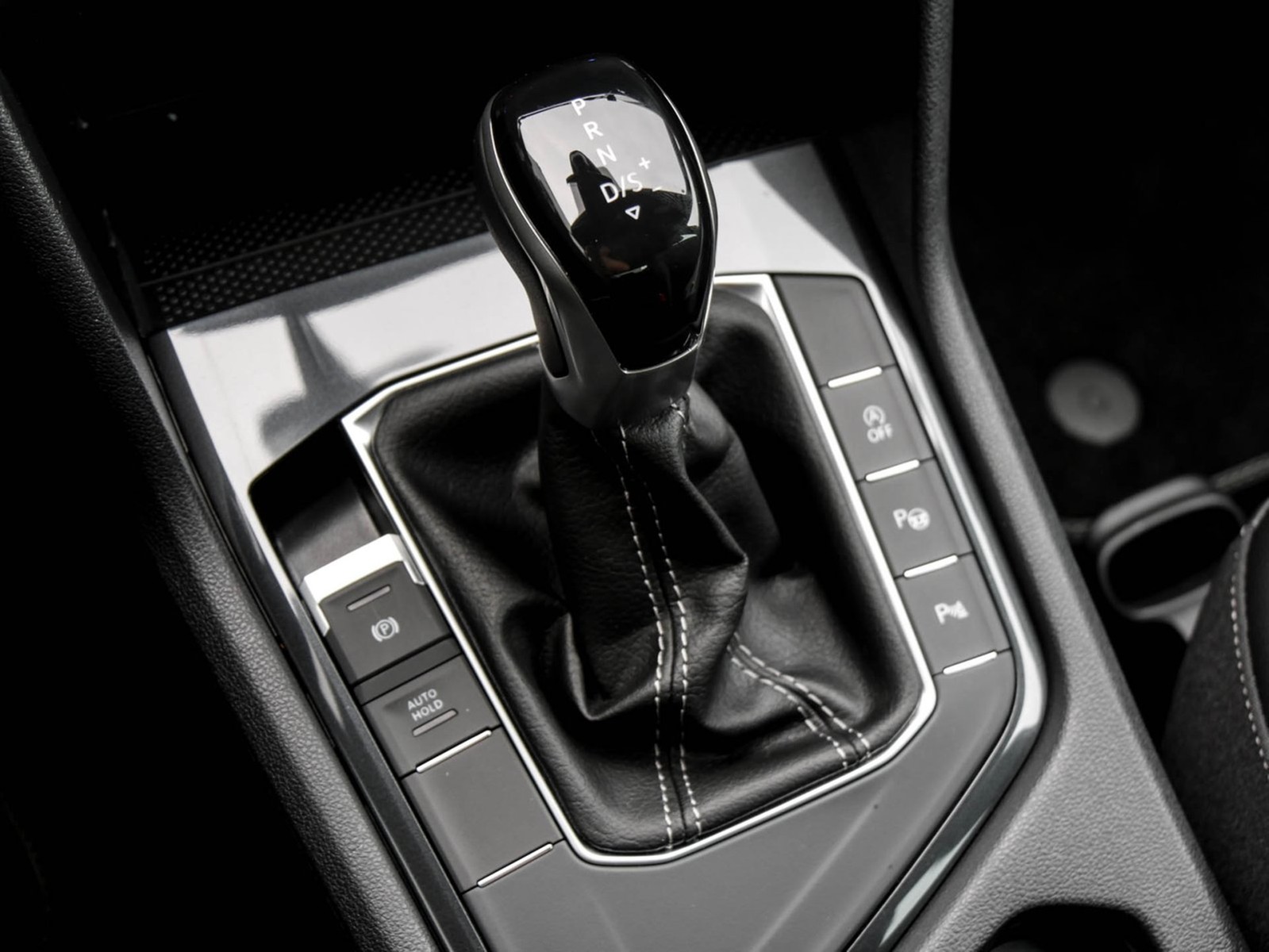 Volkswagen Tiguan 2.0 R-LINE STANDHZ. AHK CAM ACC LM19 NAVI