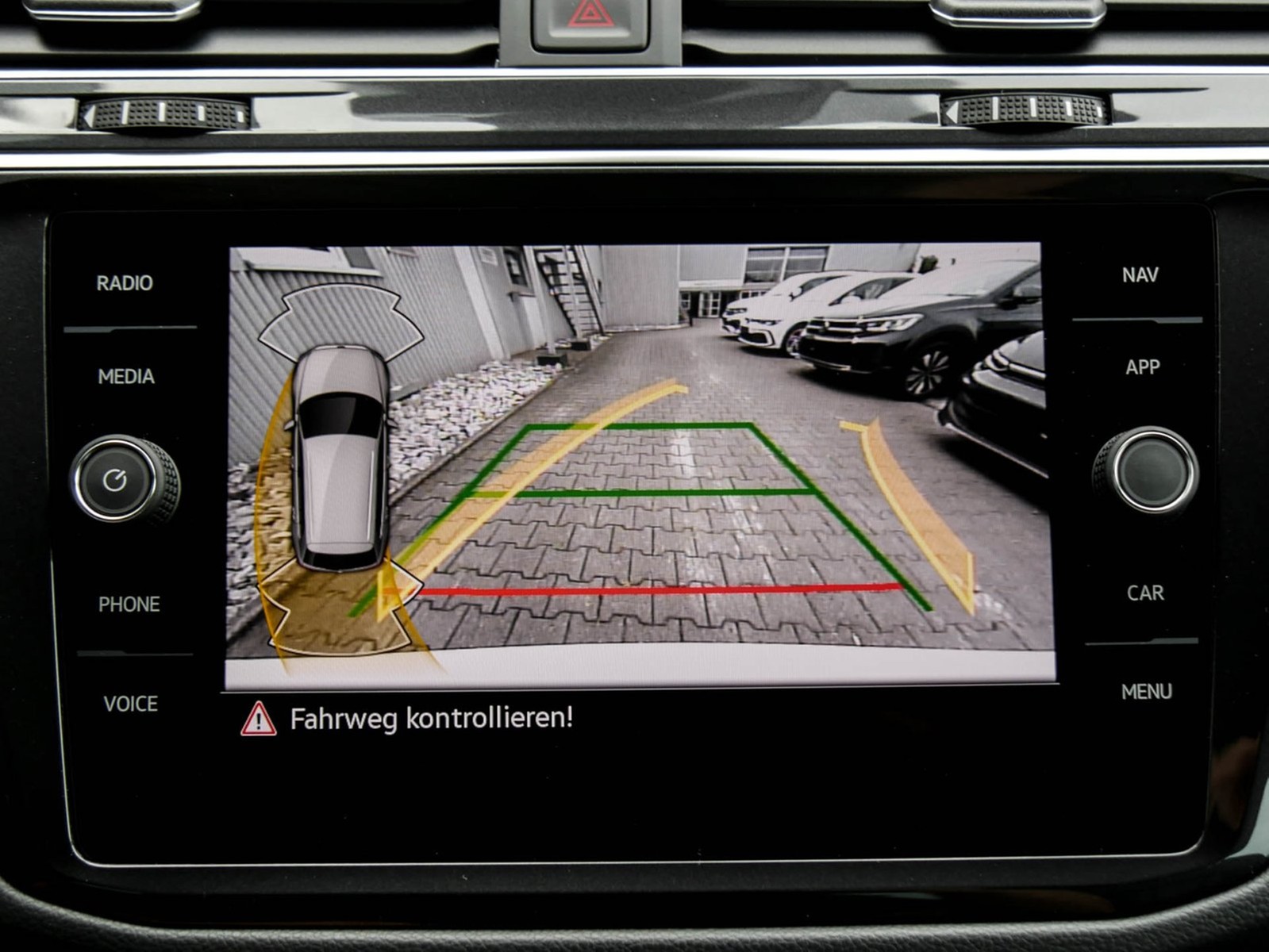 Volkswagen Tiguan 2.0 R-LINE STANDHZ. AHK CAM ACC LM19 NAVI