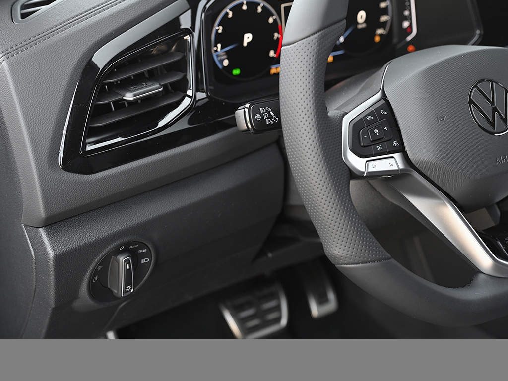 Volkswagen T-Roc 1.5 R-LINE BLACKSTYLE AHK CAM ACC LM19 NAVI