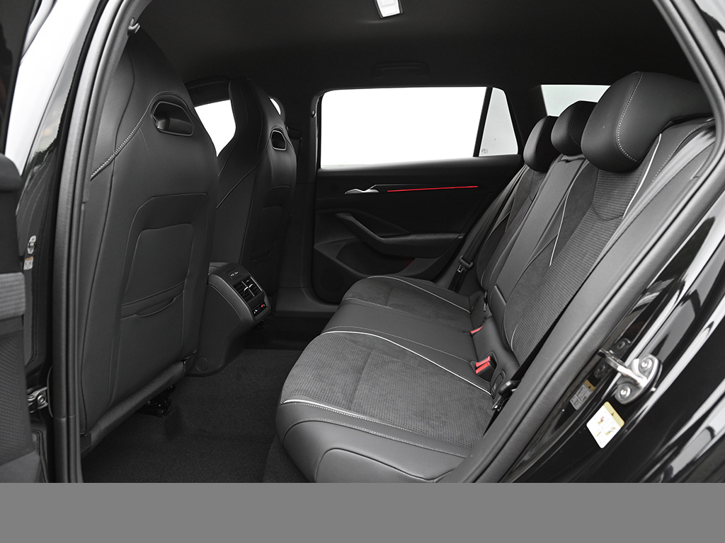 Skoda Superb Combi 1.5 iV SPORTLINE CAM ACC LM19 NAVI