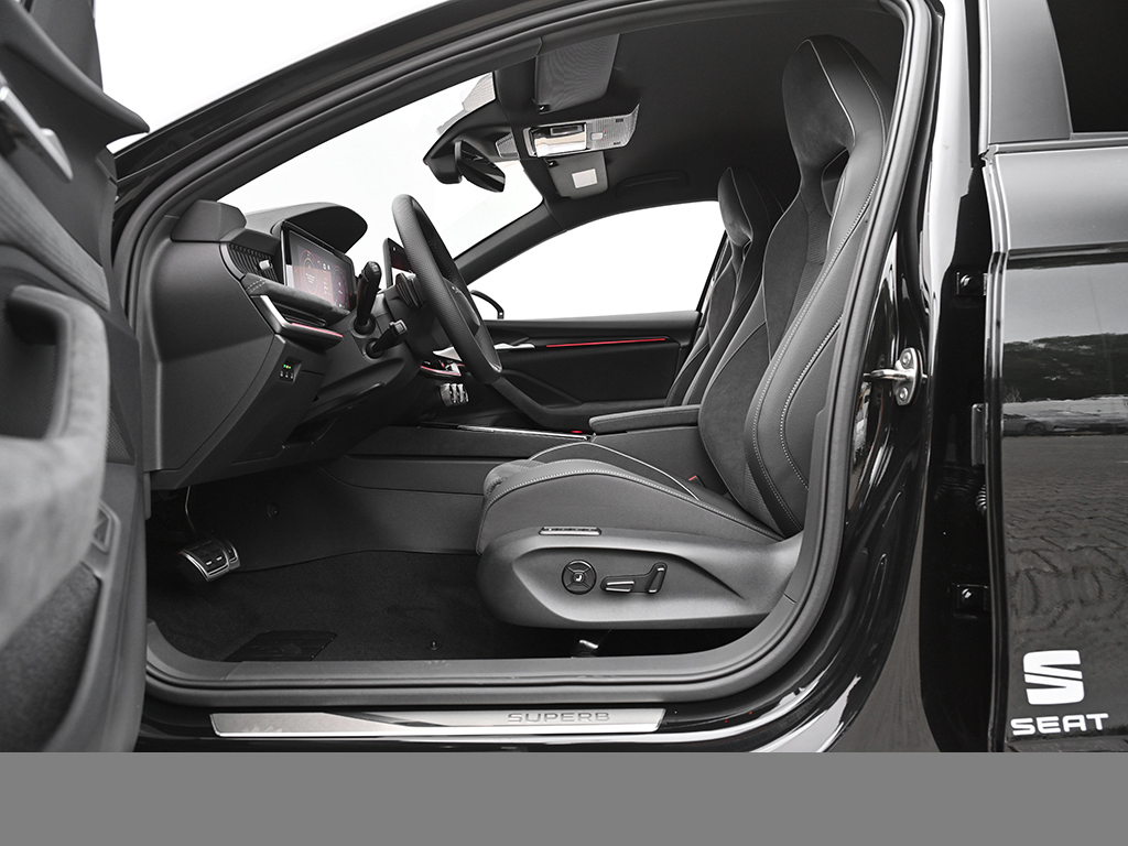 Skoda Superb Combi 1.5 iV SPORTLINE CAM ACC LM19 NAVI