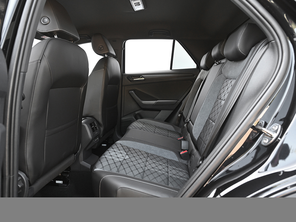 Volkswagen T-Roc 1.5 R-LINE BLACKSTYLE AHK CAM ACC LM19 NAVI