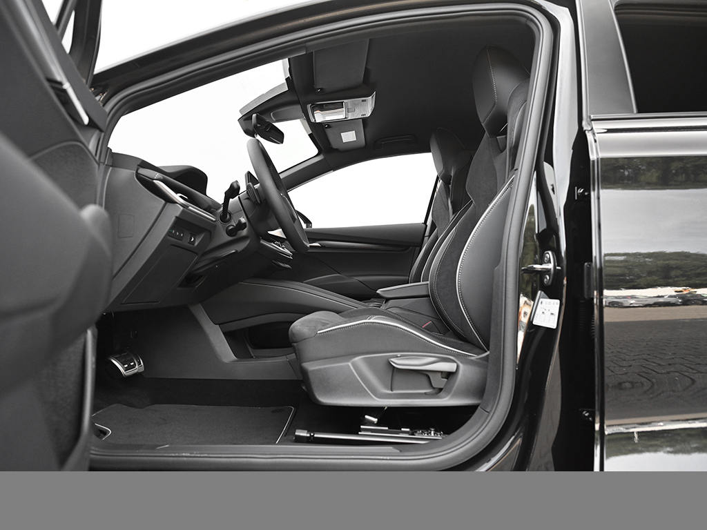 Skoda Elroq 60 SPORTLINE CAM ACC LM20 E-KLAPPE NAVI